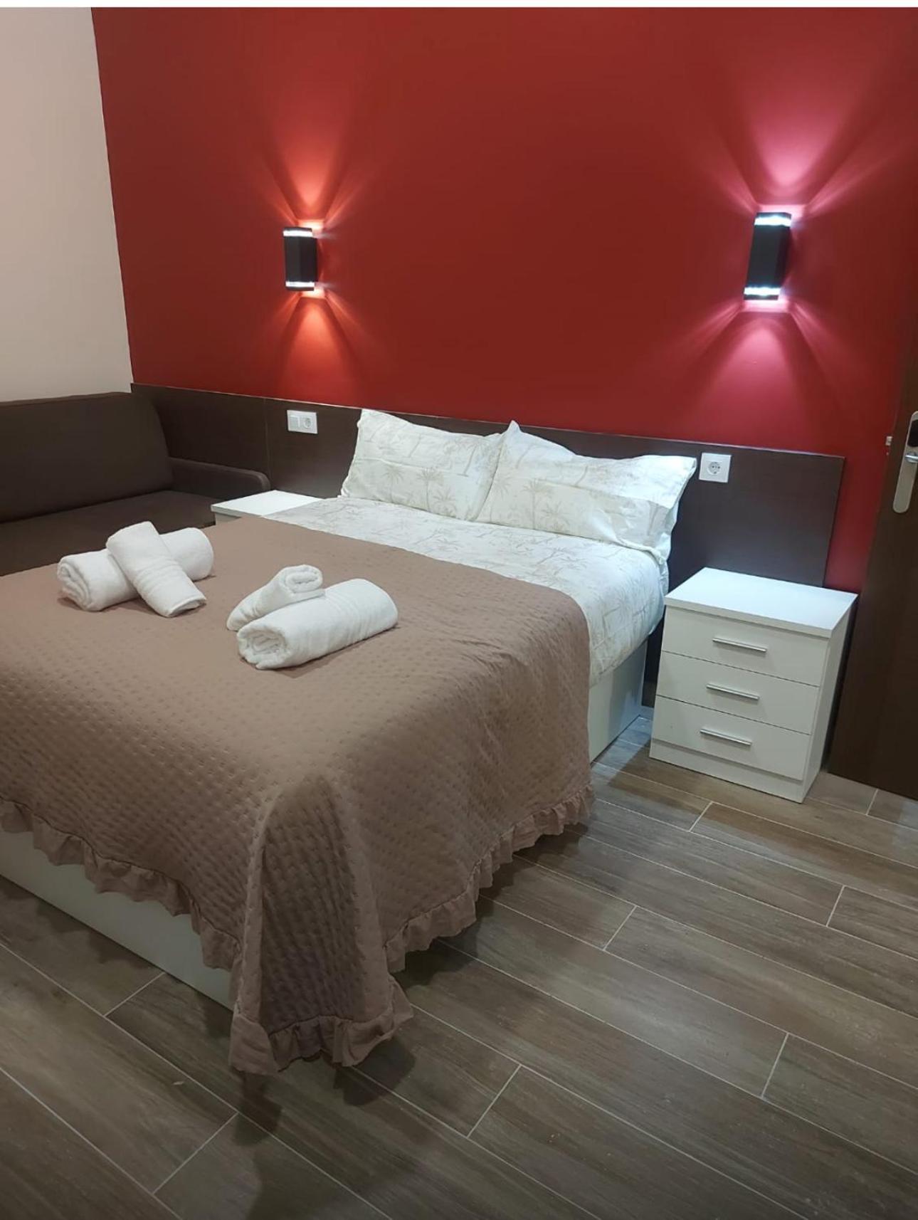Hostal “ Infantas” Madrid Exterior photo