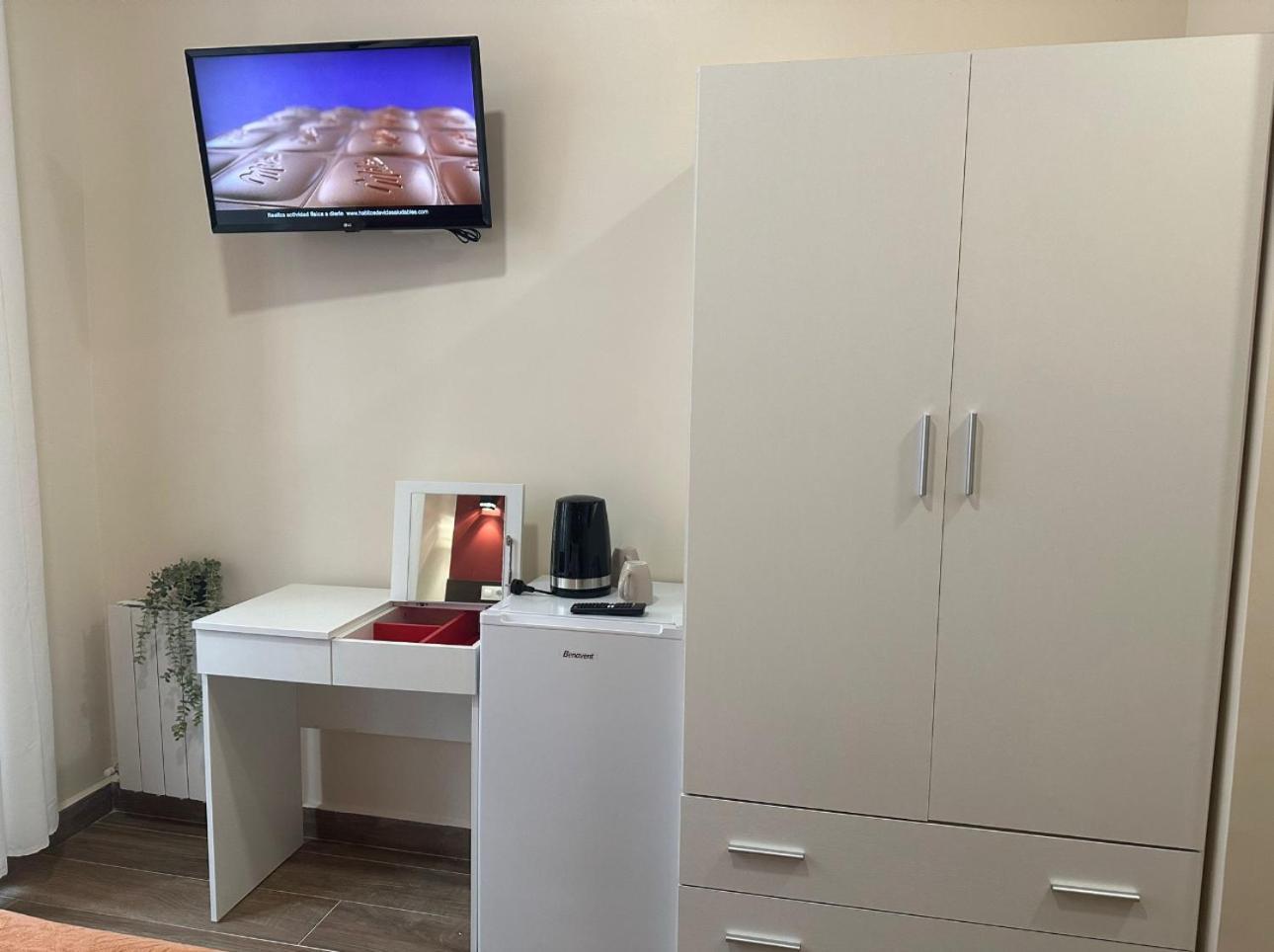 Hostal “ Infantas” Madrid Exterior photo
